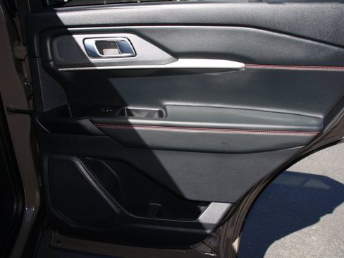Certified 2026 Ford Explorer ST-Line w/ ST-Line Street Pack RWD image 27