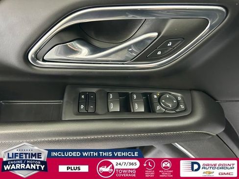 Used 2023 GMC Yukon XL SLT w/ SLT Premium Package AWD/4WD image 16