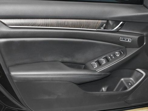 Used 2022 Honda Accord Touring image 4