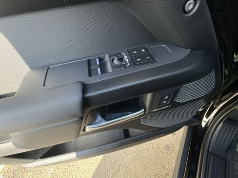 Used 2023 Land Rover Defender 90 V8 image 15