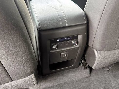 Certified 2023 Chevrolet Traverse LT FWD image 15