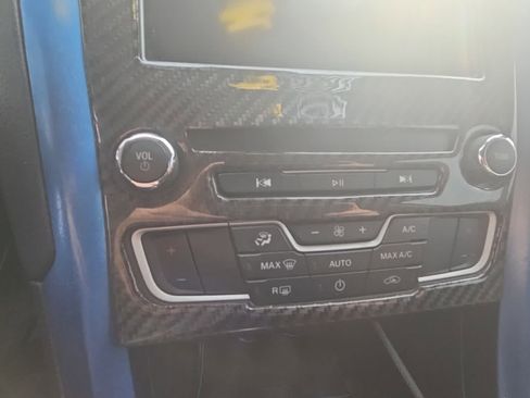 Used 2019 Ford Fusion SE image 16