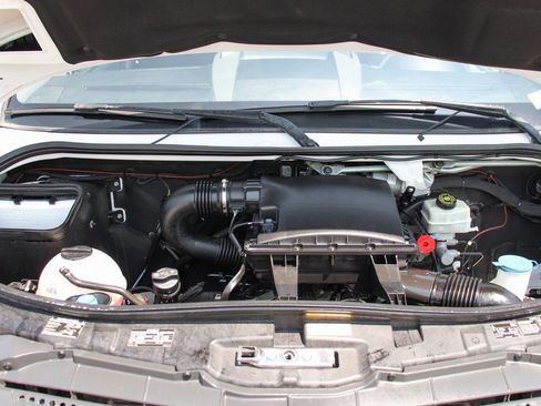 Used 2016 Mercedes-Benz Sprinter 2500 image 16