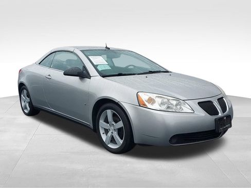 Used 2008 Pontiac G6 GT w/ Premium Package FWD image 2