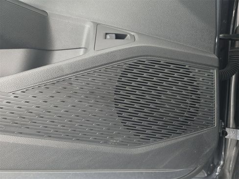 Used 2025 Volkswagen Jetta SE image 29