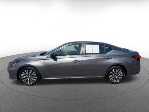 Used 2025 Nissan Altima 2.5 SV FWD image 8