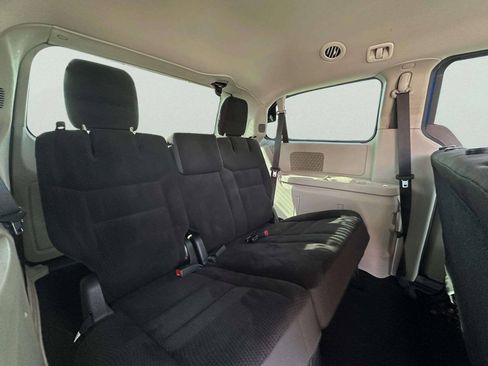Used 2019 Dodge Grand Caravan SE FWD image 15