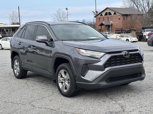 Used 2025 Toyota RAV4 XLE w/ Convenience Package image 5