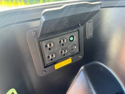Used 2022 Ford F150 Lightning Lariat AWD/4WD image 17