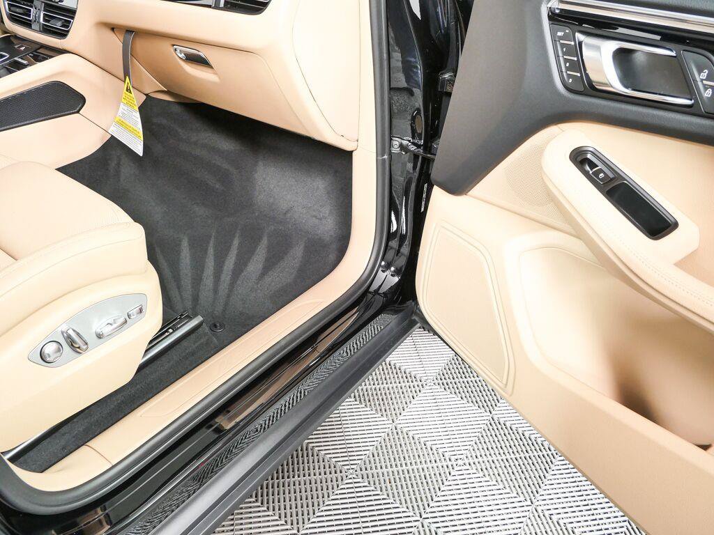 New 2026 Porsche Macan Turbo AWD/4WD image 26