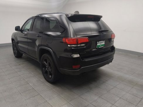 Used 2019 Jeep Grand Cherokee Laredo AWD/4WD image 5