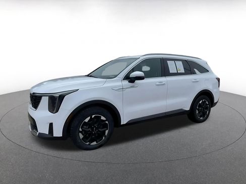 Used 2024 Kia Sorento S image 8