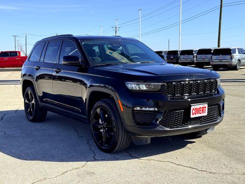 Used 2023 Jeep Grand Cherokee Limited w/ Black Appearance Package image 4