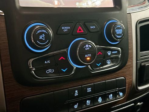 Used 2018 RAM 1500 Laramie image 16