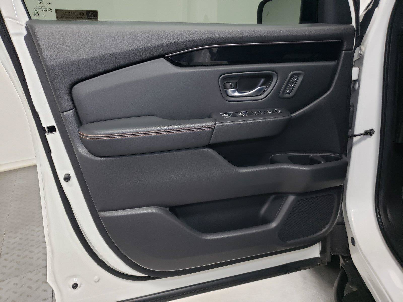 Certified 2023 Honda Pilot TrailSport image 18