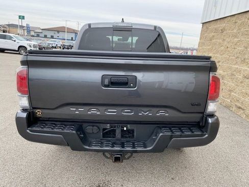 Used 2022 Toyota Tacoma TRD Sport image 6