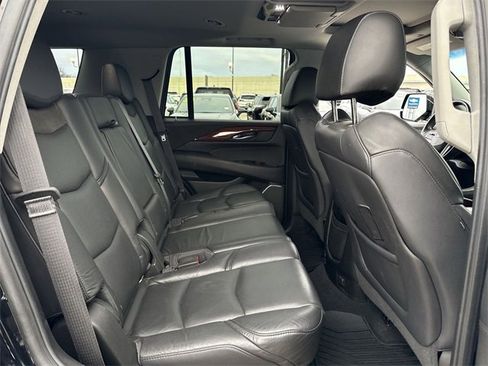 Used 2018 Cadillac Escalade Luxury image 16