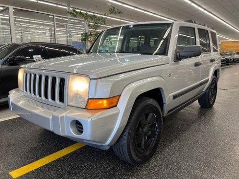Used 2006 Jeep Commander 4WD image 1