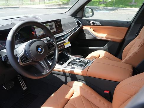 New 2027 BMW X7 xDrive40i w/ M Sport Package AWD/4WD image 9