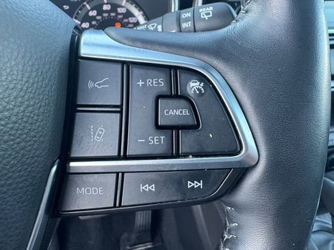 Used 2021 Toyota Highlander Limited image 8