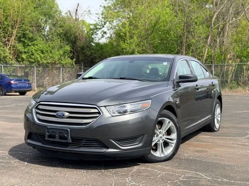 Used 2018 Ford Taurus SE FWD image 2