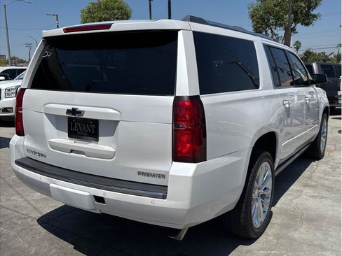 Used 2019 Chevrolet Suburban Premier w/ Premier Plus Edition AWD/4WD image 7