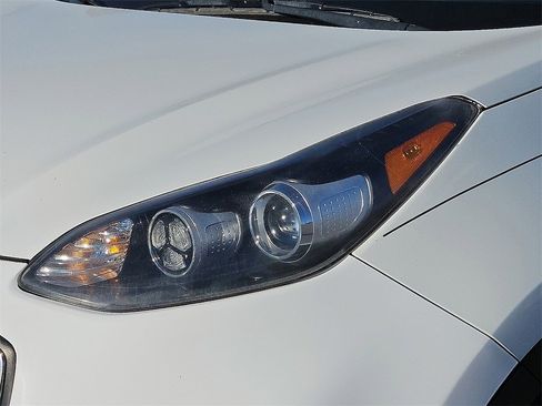 Used 2017 Kia Sportage LX image 10