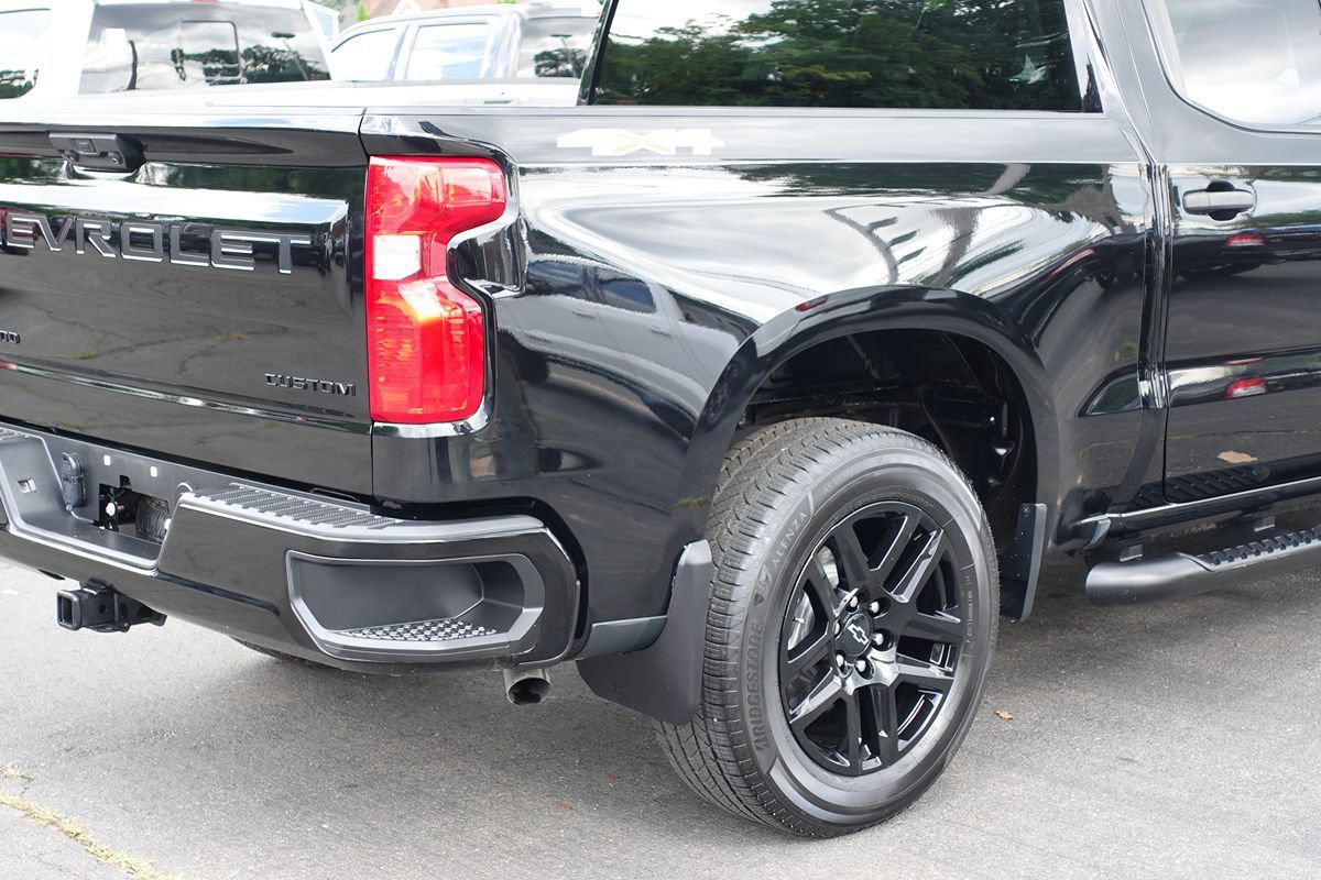 Used 2024 Chevrolet Silverado 1500 Custom AWD/4WD image 10