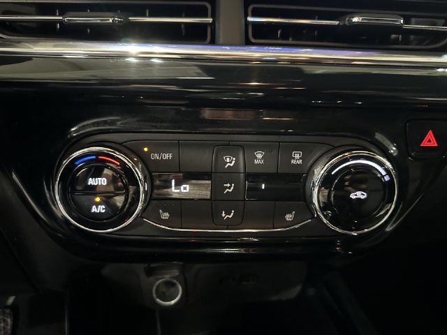 Used 2025 Chevrolet Trax RS FWD image 21