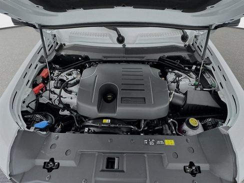 New 2026 Land Rover Defender 130 X-Dynamic SE AWD/4WD image 32
