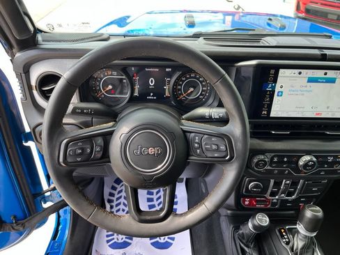 Used 2024 Jeep Gladiator Sport AWD/4WD image 8