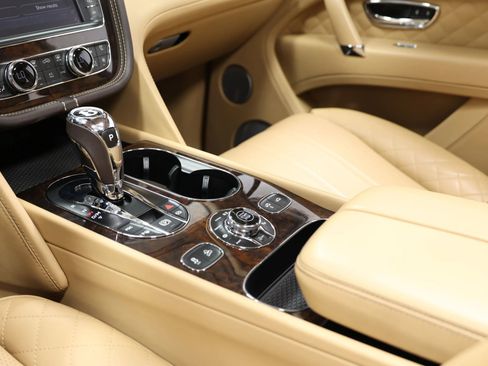 Used 2018 Bentley Bentayga AWD/4WD image 47