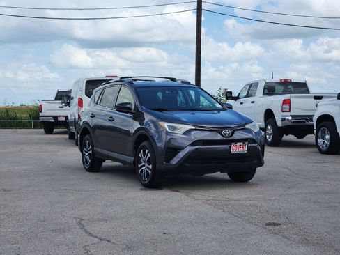 Used 2017 Toyota RAV4 LE FWD image 3