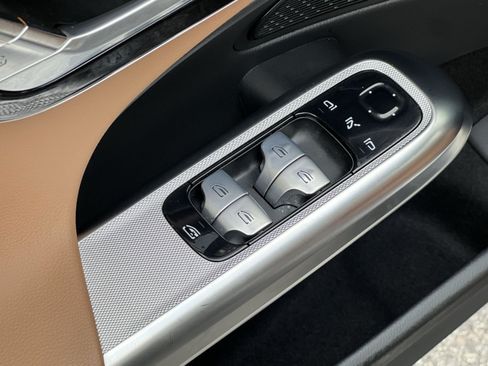 Used 2025 Mercedes-Benz E 350 4MATIC Sedan image 20