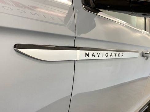 New 2025 Lincoln Navigator Reserve AWD/4WD image 25