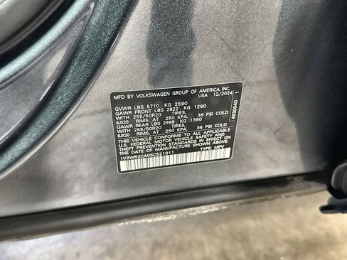 Used 2025 Volkswagen Atlas SE FWD image 33