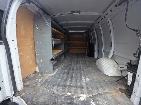 Used 2014 Chevrolet Express 2500 Extended image 12