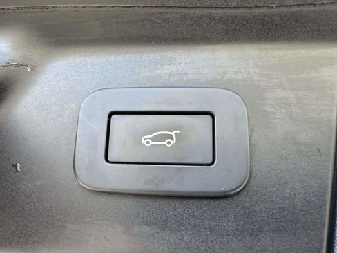 Used 2023 Land Rover Range Rover Velar R-Dynamic S image 14