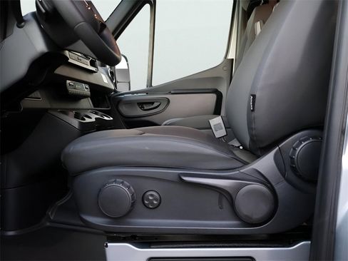 New 2025 Mercedes-Benz Sprinter 2500 image 34