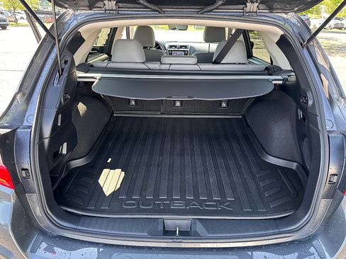 Used 2019 Subaru Outback 3.6R Limited AWD/4WD image 11