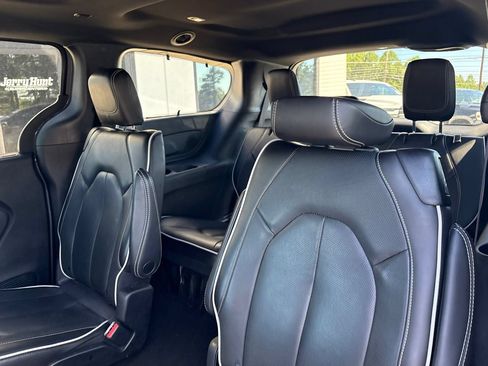 Used 2023 Chrysler Pacifica Limited w/ S Appearance Package AWD/4WD image 6