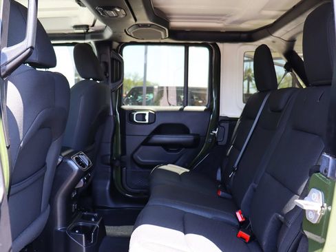 Used 2020 Jeep Wrangler Unlimited Sahara AWD/4WD image 30