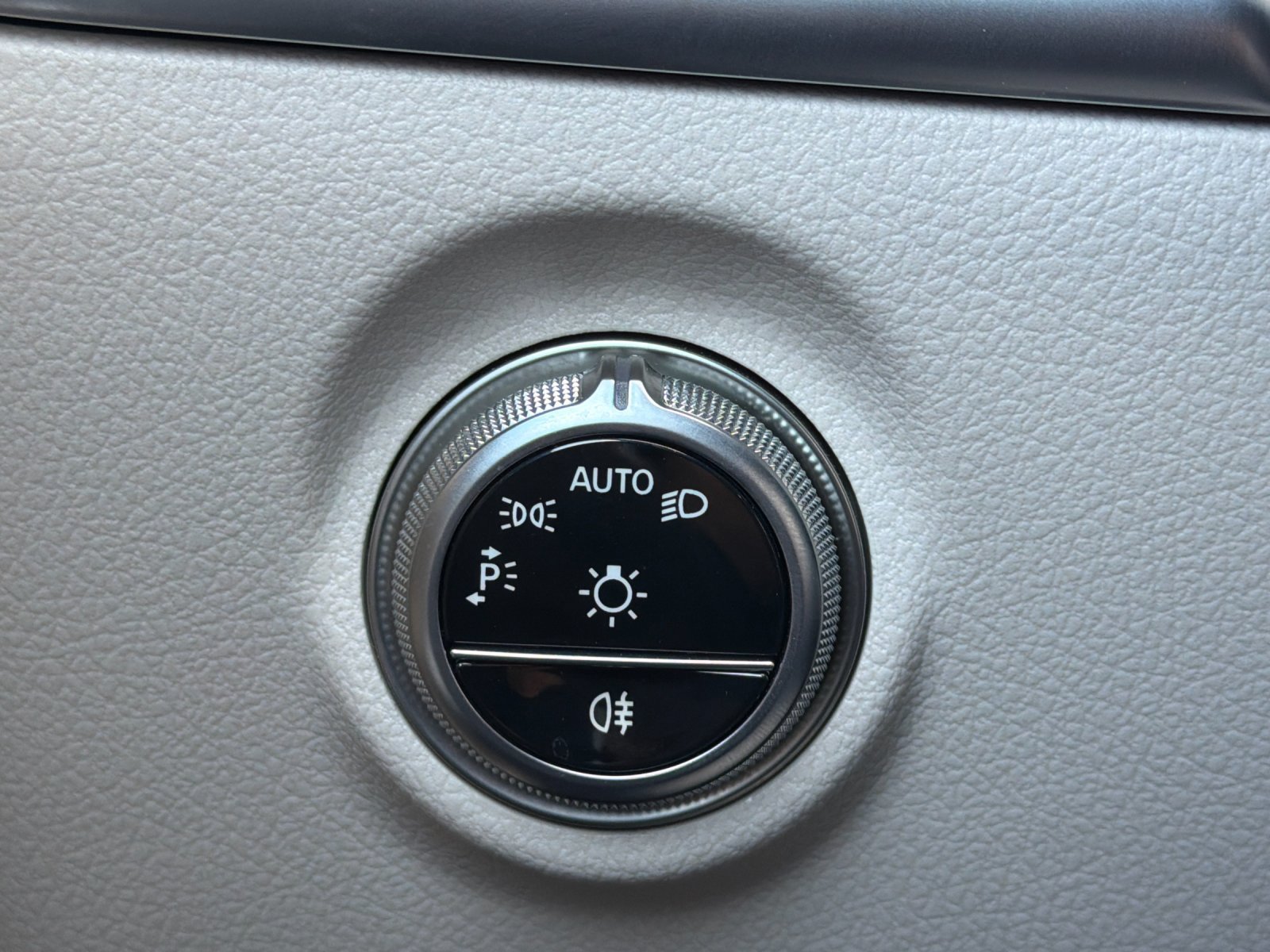Used 2025 Mercedes-Benz C 300 4MATIC Sedan image 34