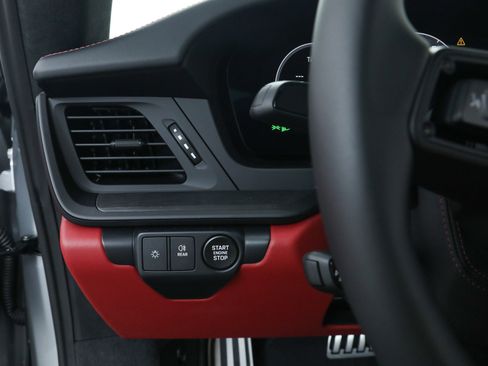 Used 2025 Porsche 911 Carrera 4 GTS image 27