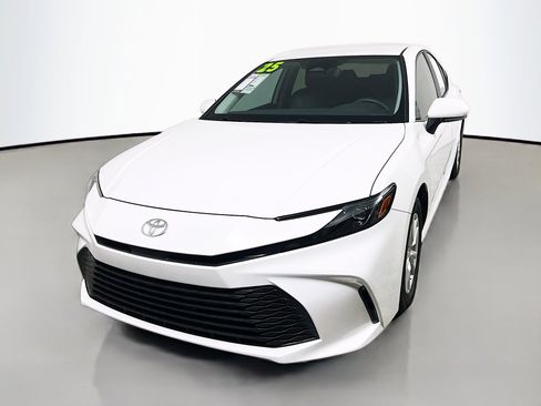 Used 2025 Toyota Camry LE w/ Convenience Package image 10