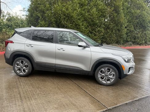 Used 2024 Kia Seltos LX image 2