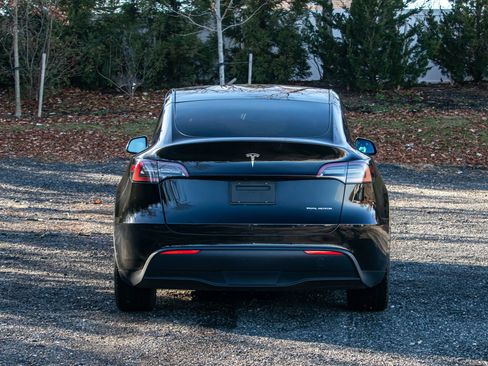 Used 2022 Tesla Model Y Long Range image 7