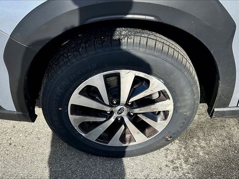 Used 2024 Subaru Outback Premium AWD/4WD image 7