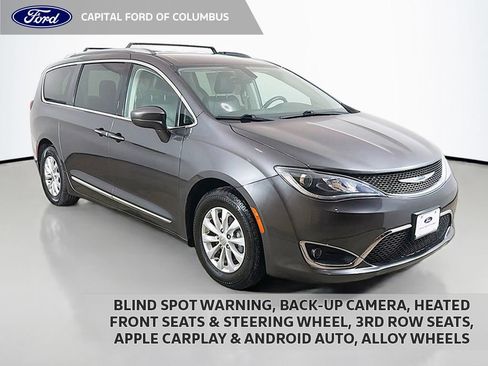 Used 2019 Chrysler Pacifica Touring-L FWD image 1