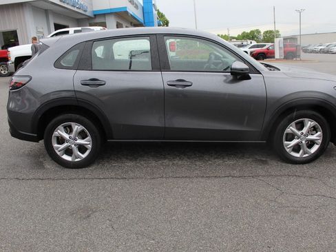 Used 2025 Honda HR-V LX image 8